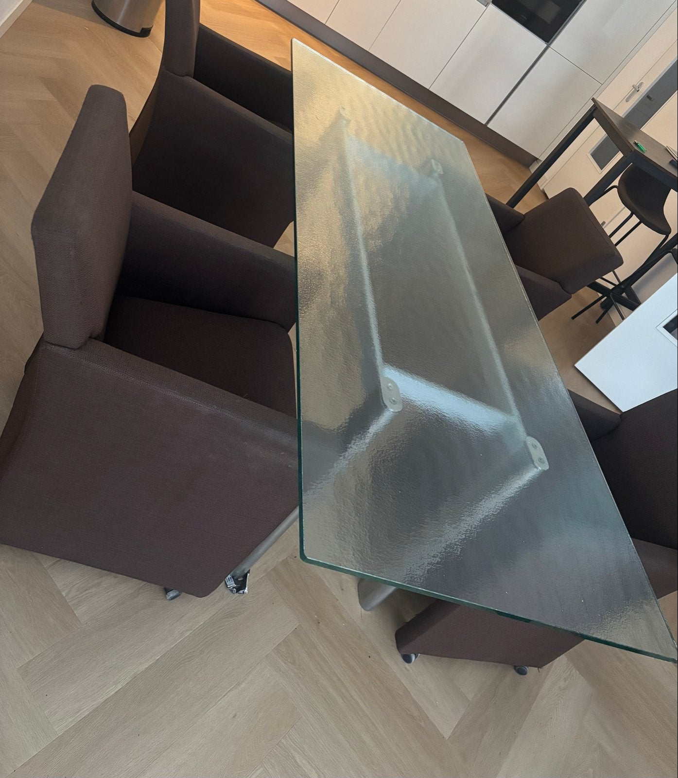Glazen eettafel met 4 stoelen - Modern en stijlvol, Ophalen, Gebruikt, 200 cm of meer, 50 tot 100 cm