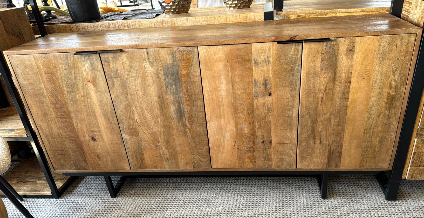 Livingfurn dressoir Valdez - 180cm - mangohout, Huis en Inrichting, Kasten | Dressoirs, Overige materialen, Met deur(en), Dressoir