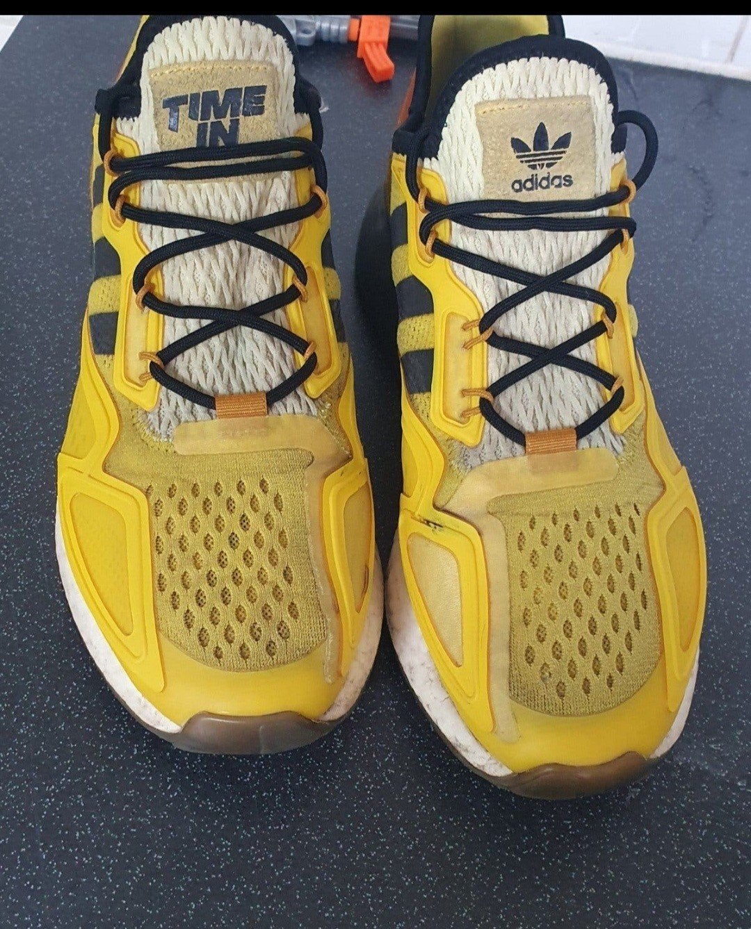 Adidas ZX 2K Boost Ninja Time In sneakers geel maat 44, Ophalen, Overige kleuren, Sneakers of Gympen, Adidas