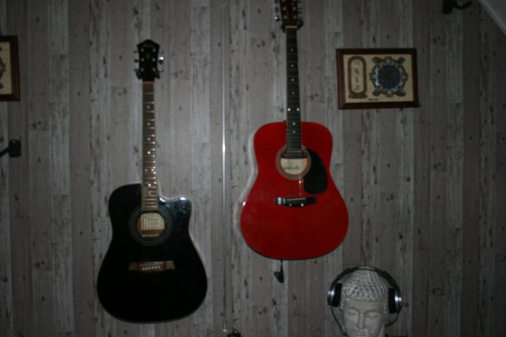2 Gitaren te koop       Euro 150,00, Muziek en Instrumenten, Snaarinstrumenten | Gitaren | Akoestisch, Ophalen, Gebruikt, Klassieke of Spaanse gitaar
