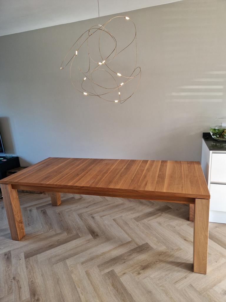 Hulsta eettafel notenhout, uitschuifbaar 210-310 cm, Huis en Inrichting, Gebruikt, 200 cm of meer, Vijf personen of meer, Rechthoekig