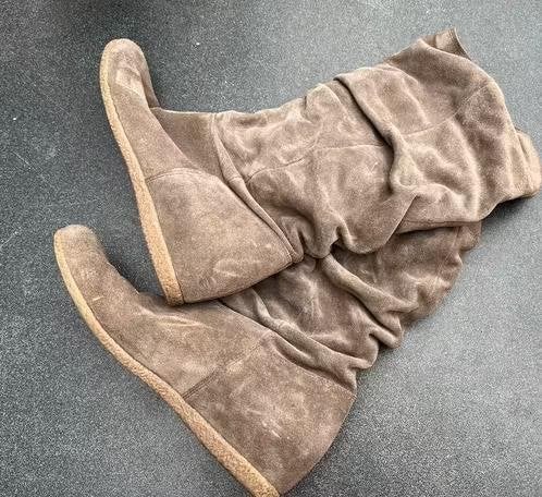 Beige suede laarzen maat 44, Kleding | Dames, Hoge laarzen, Beige, Ophalen of Verzenden, Zo goed als nieuw