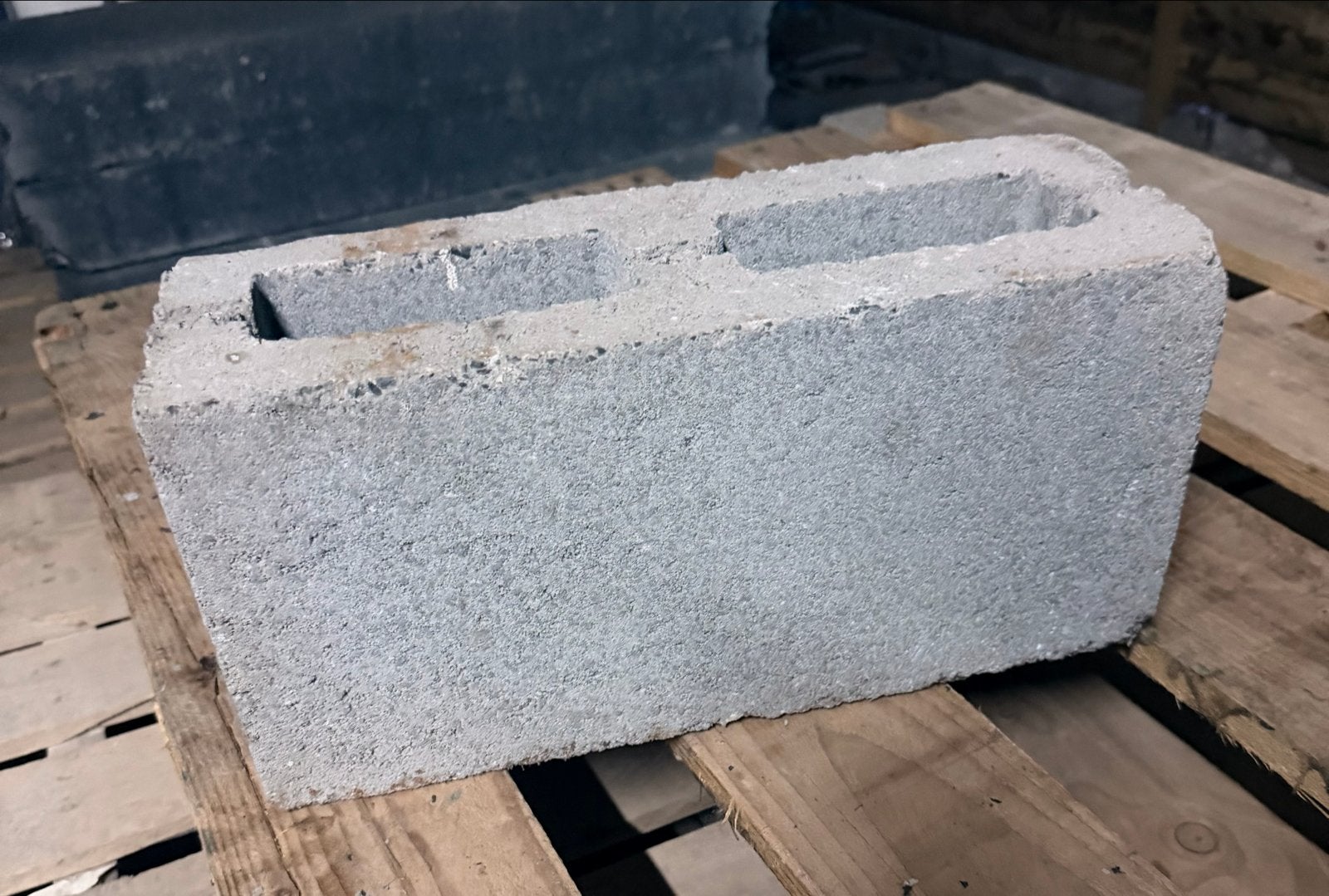 Partij Betonblokken met gaten - Stevig en veelzijdig, Ophalen of Verzenden, Gebruikt, Beton