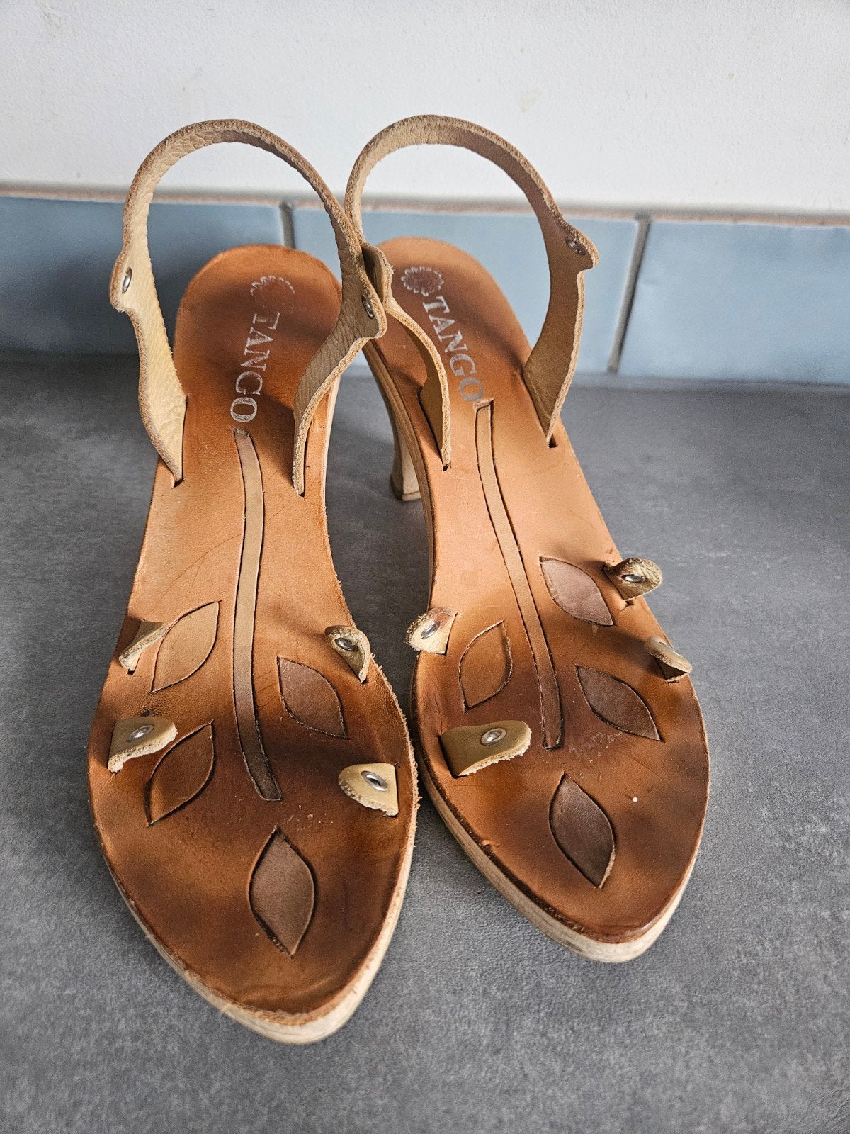 gratis: houten sandaal met echt leder maat 36, Ophalen of Verzenden, Bruin, Sandalen of Muiltjes