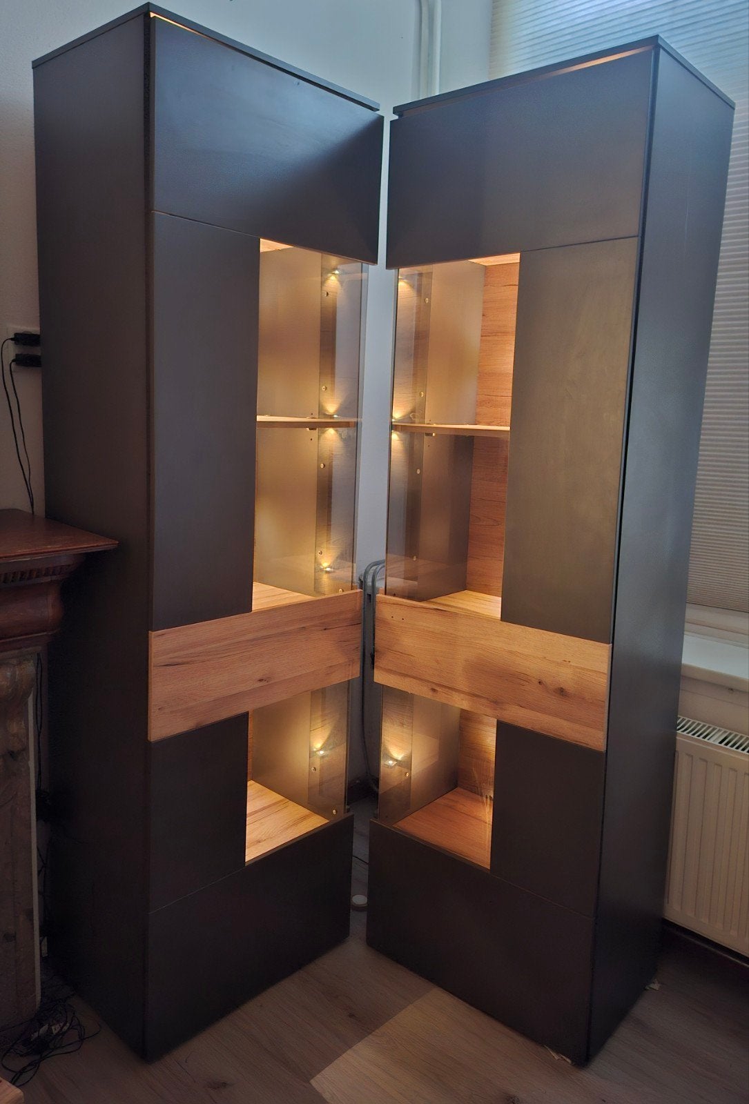 2 Forte Vitrinekasten samen voor €250, Huis en Inrichting, Ophalen, Met deur(en), Eikenhout, 200 cm of meer