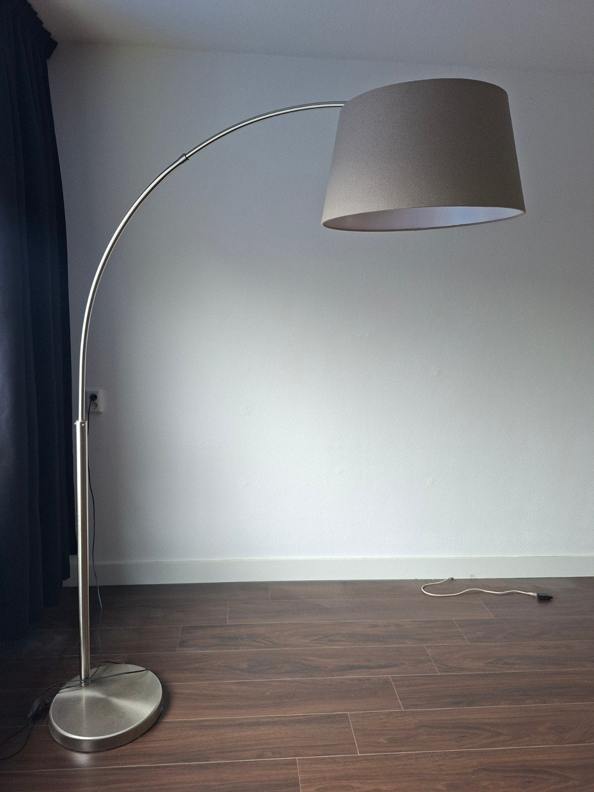 Moderne booglamp met zware voet en stoffen kap, Ophalen, Gebruikt, Stof, Modern