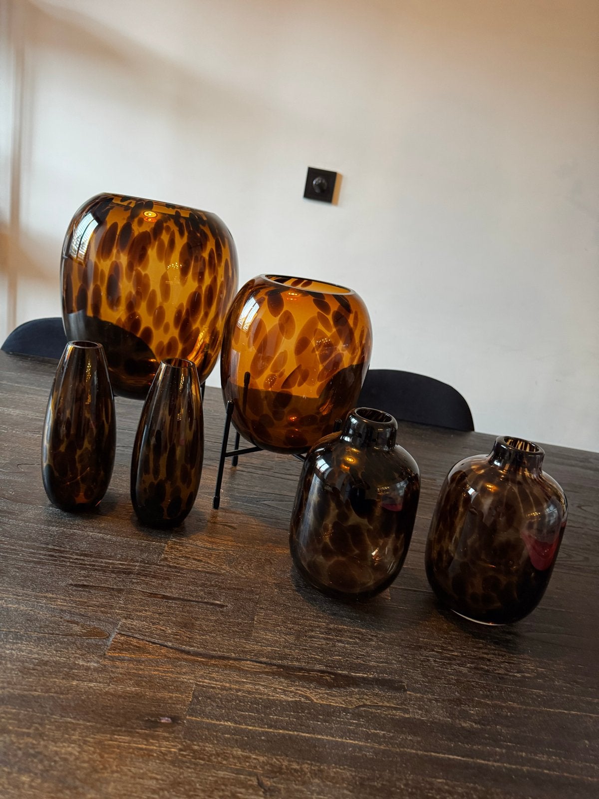 Vazen bruin luipaard/cheetah print zwarte metalen voet, Ophalen, Overige kleuren, Minder dan 50 cm, Glas