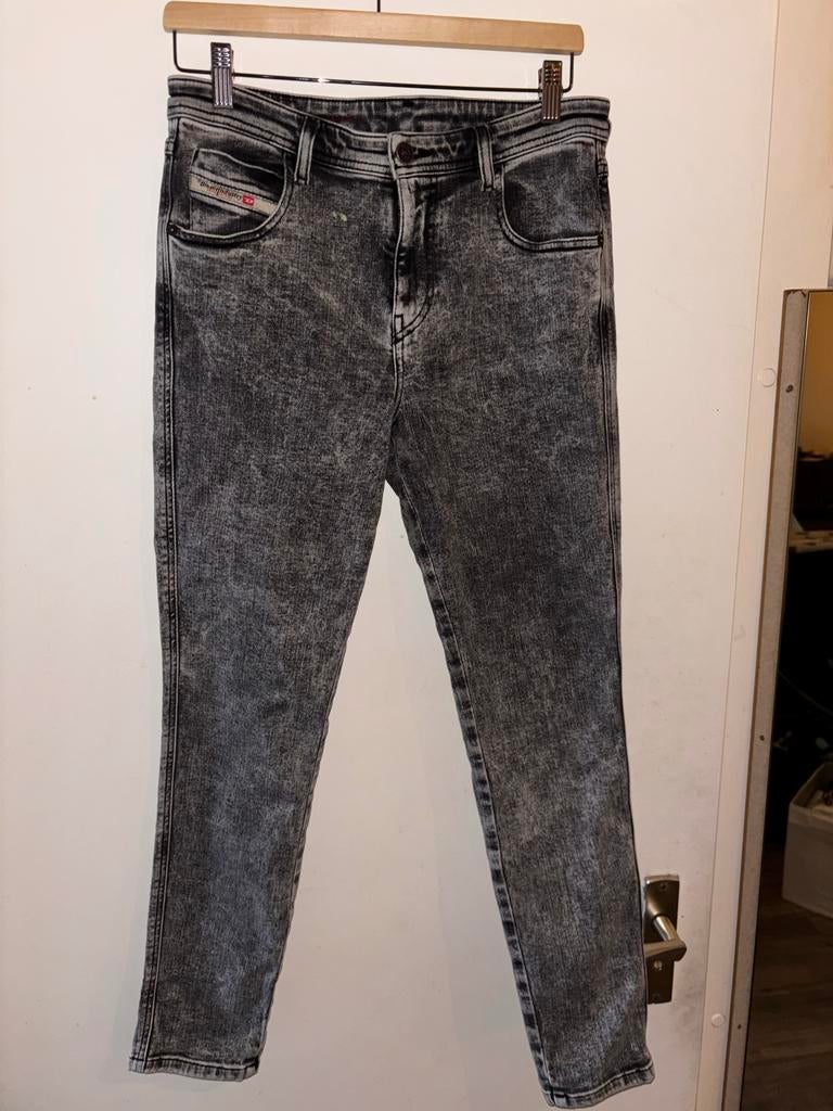 Diesel Grijze Jeans - Nieuw zonder prijskaartje, Ophalen of Verzenden, Nieuw, Grijs, W28 - W29 (confectie 36)