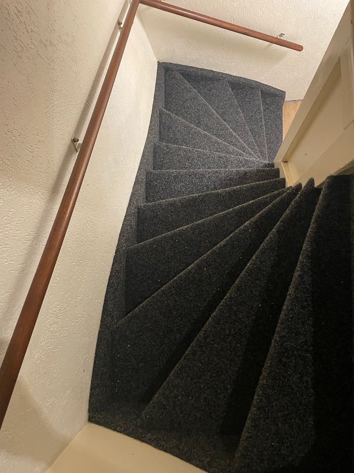 Mooie antraciet kleur tapijt voor trap, Huis en Inrichting, Minder dan 50 cm, Gebruikt, 200 cm of meer, Ophalen of Verzenden