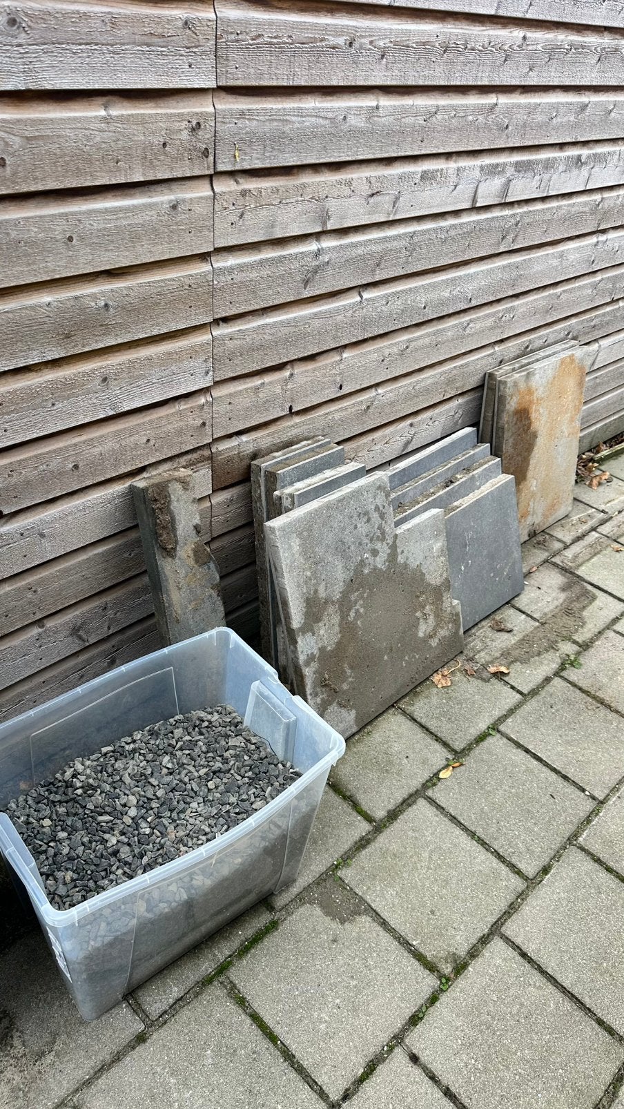 Gezaagde 60x60 keramische betontegels + basalt split, Ophalen, Keramiek, Zo goed als nieuw, Minder dan 5 m²
