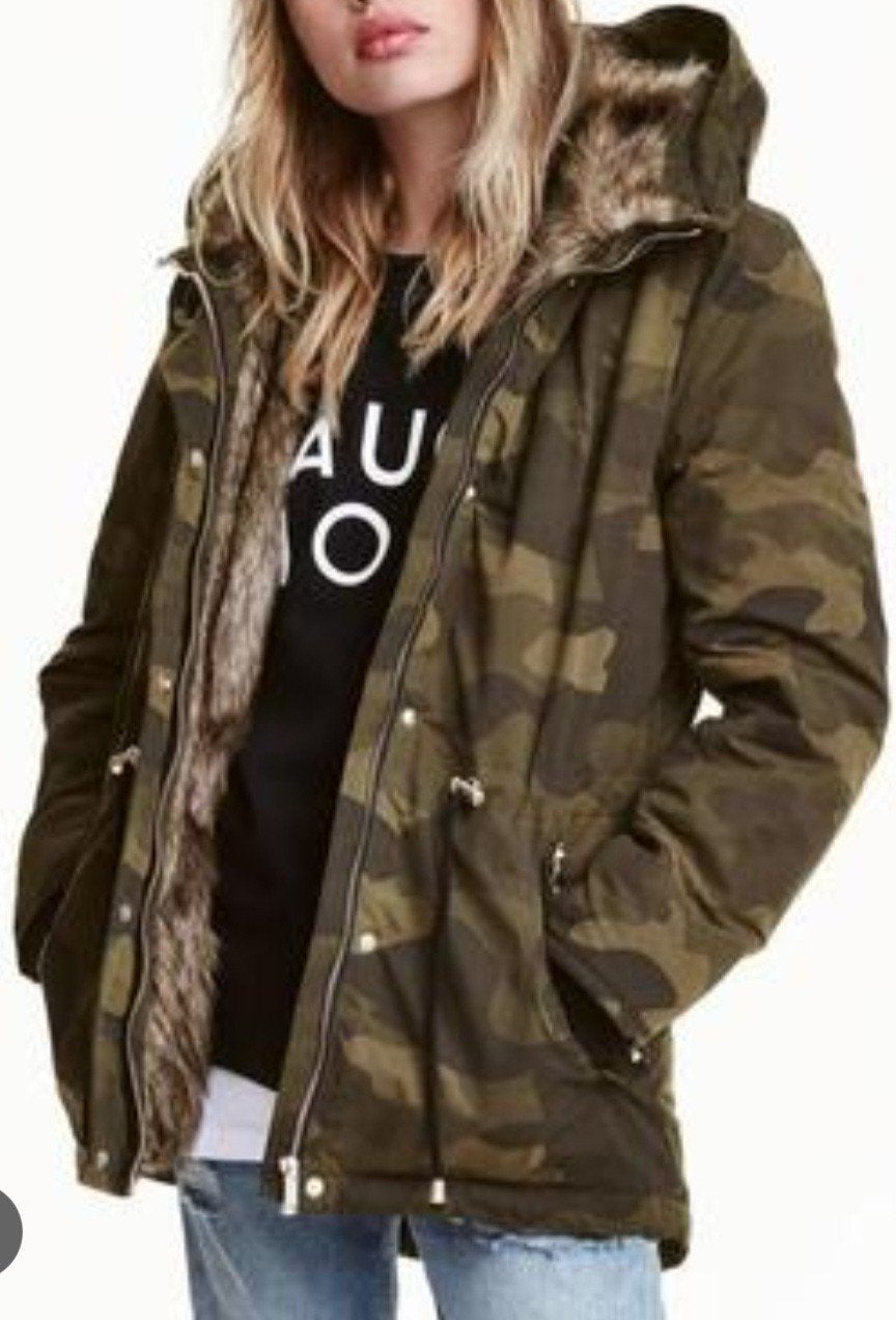 H&M Camouflage Parka met Zacht Bont XS., H&M, Ophalen of Verzenden, Zo goed als nieuw, Maat 34 (XS) of kleiner