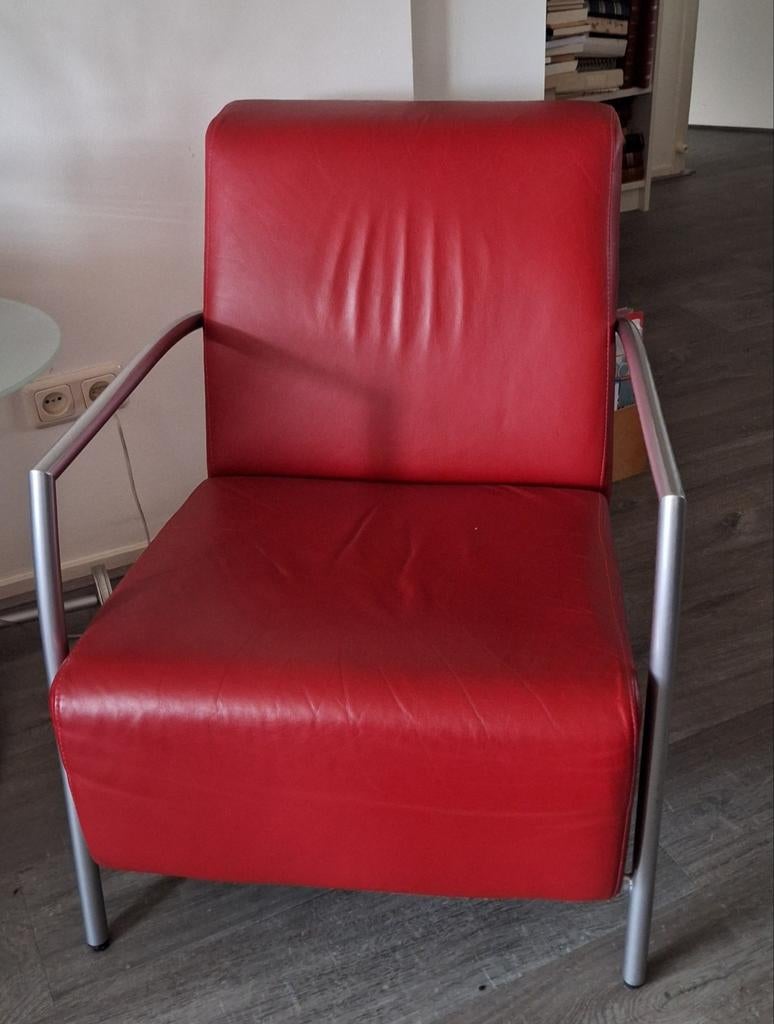 Twee rode montel fauteuils, Ophalen, 75 tot 100 cm, 50 tot 75 cm