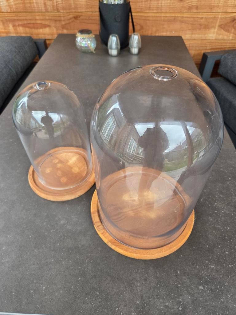 2 glazen stolpen met houten onderzetter, Ophalen, Zo goed als nieuw