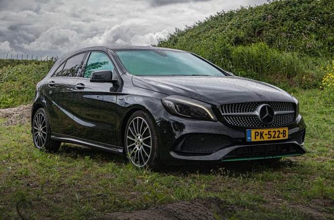 Mercedes-Benz A Klasse Night Edition | ZWART/BLACK/A 160 180, Voorwielaandrijving, Euro 6, 4 cilinders, Alcantara
