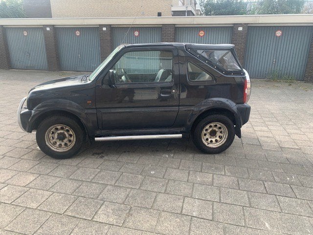 Suzuki Jimny 1.3 Cabrio 4WD 2005 Zwart, 13 km/l, Dealer onderhouden, Elektrische ramen, 40 €/maand