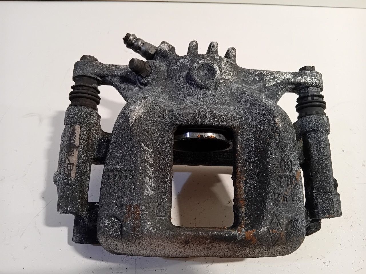 Remklauw rechts voor Renault Trafic, Onderdelen@venauto.nl, Van der Ven Autorecycling B.V., Gebruikt, Ettenseweg 76, 4706 PB Roosendaal, The Netherlands