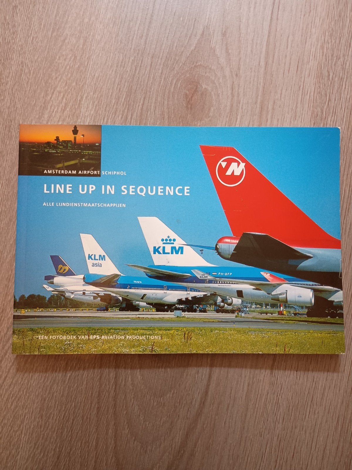 vliegtuig boek line up in sequence, Ophalen of Verzenden, Zo goed als nieuw, Boek of Tijdschrift