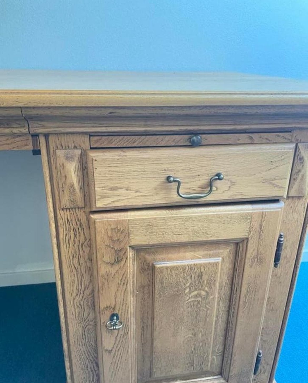 Massief eiken bureau met lades en kasten, Overige typen, Gebruikt, Bruin, Ophalen of Verzenden
