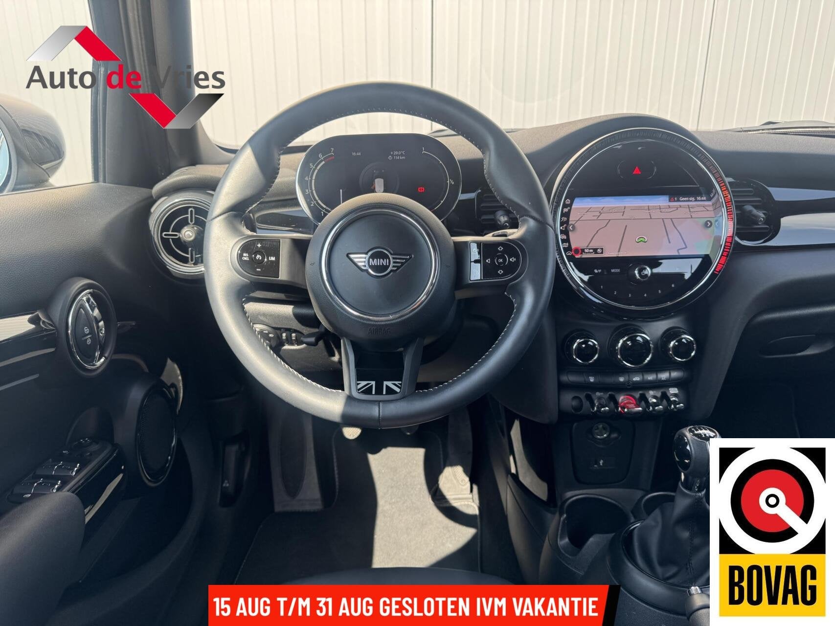Mini 5-Deurs 1.5 Cooper MINI Yours|Navi|NL-Auto|Leder|LED, Auto's, Mini, Voorwielaandrijving, 136 pk, Gebruikt, Met garantie (alle)