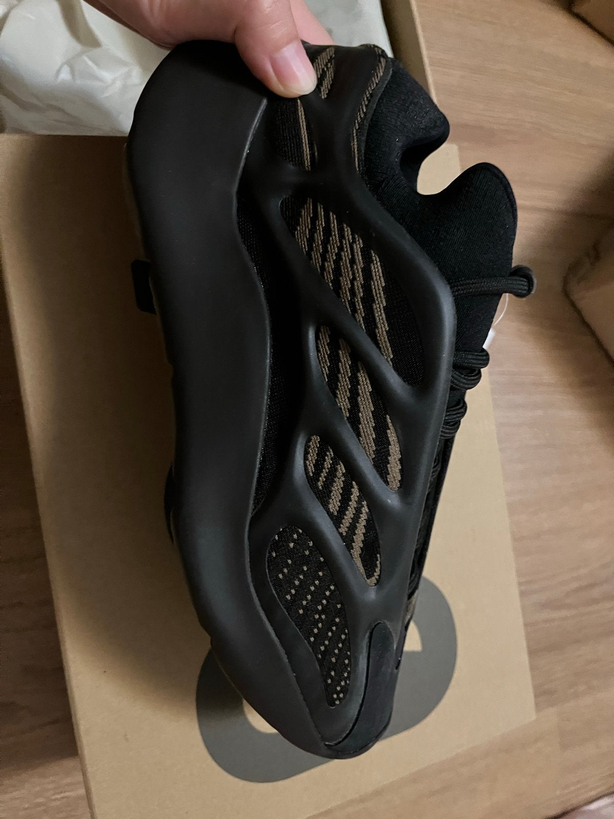 Nieuwe Adidas Yeezy 700 V3 Clay Brown US 7, Ophalen, Nieuw, Bruin, Sneakers of Gympen