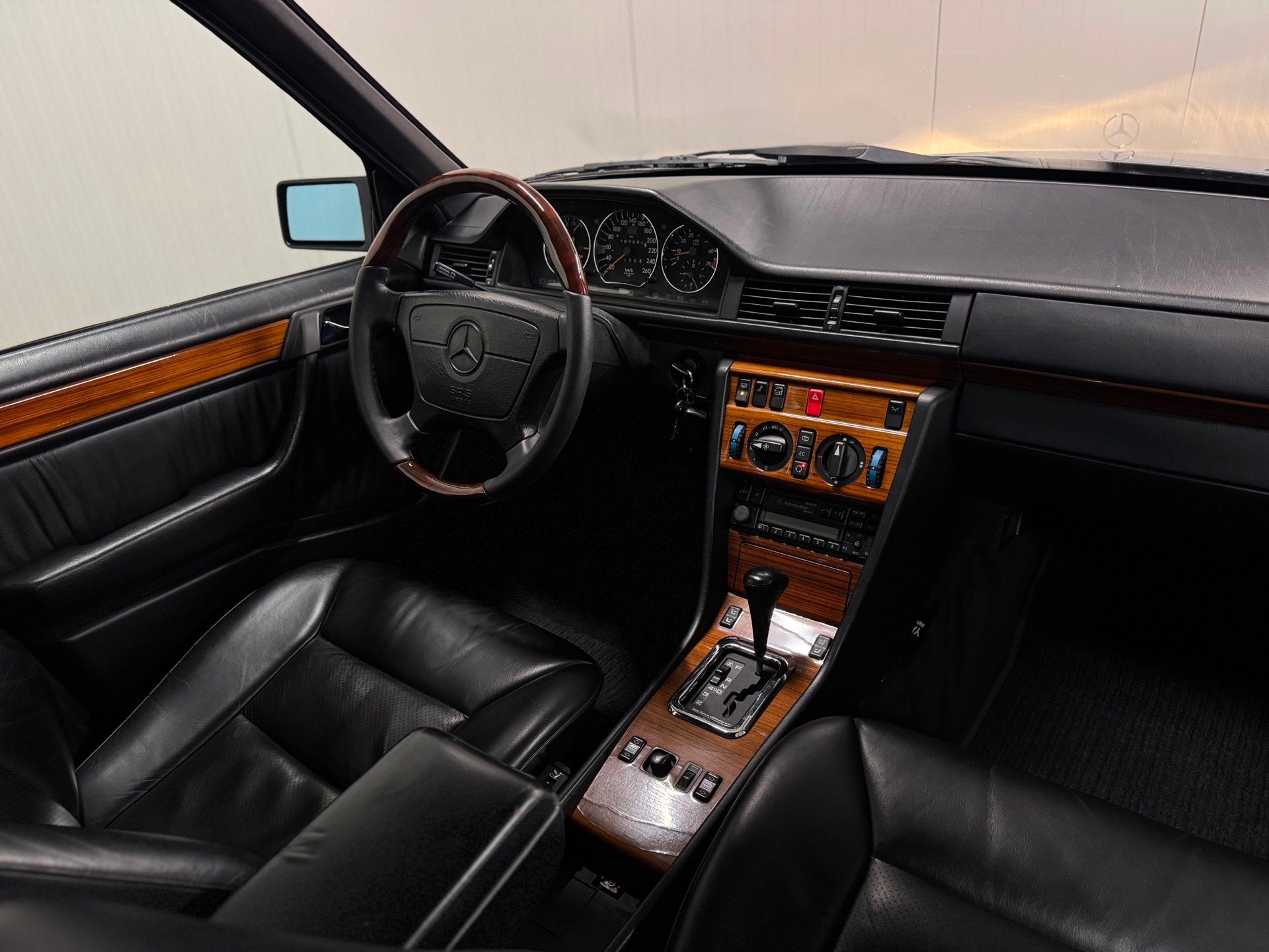Mercedes-Benz 280 E W124 197PK Sportline AUTOMAAT/AIRCO/DAK/, Automaat, Achterwielaandrijving, Gebruikt, Leder