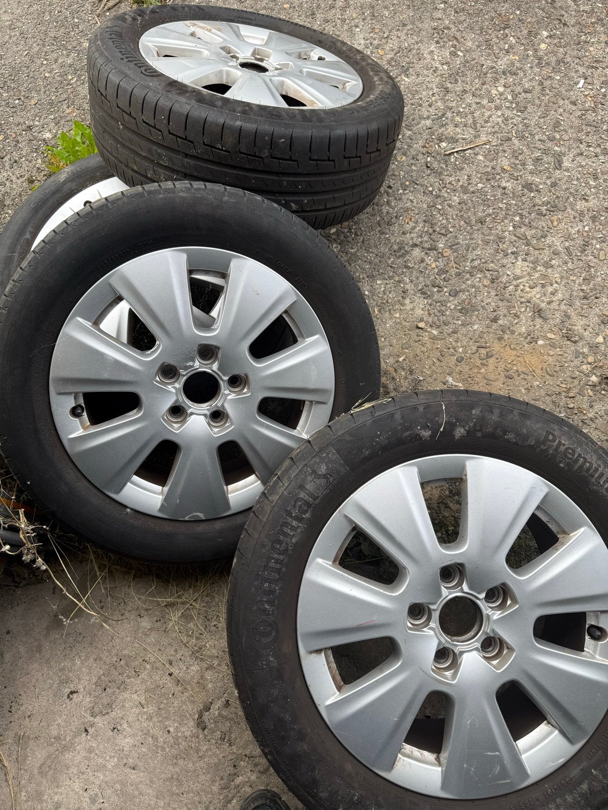 Foto 4 van Set van 4 Continental zomerbanden met velgen 205/55 R16
