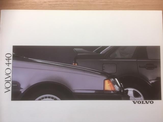Autofolder/Brochure   Volvo  440 dikke folder     1989    NL, Ophalen of Verzenden, Nieuw, Volvo