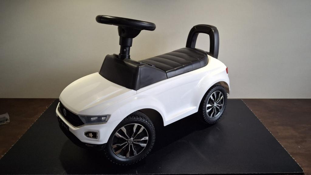 Gebruikte Volkswagen T-Roc loopauto loopwagen speelgoed  VW, Kinderen en Baby's, Speelgoed | Speelgoedvoertuigen, Ophalen, Gebruikt