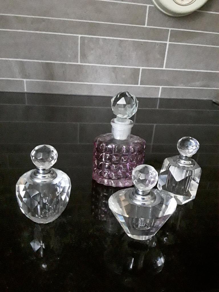 4 kristallen parfumflesjes, Verzamelen, Parfumverzamelingen, Ophalen of Verzenden, Zo goed als nieuw, Parfumfles
