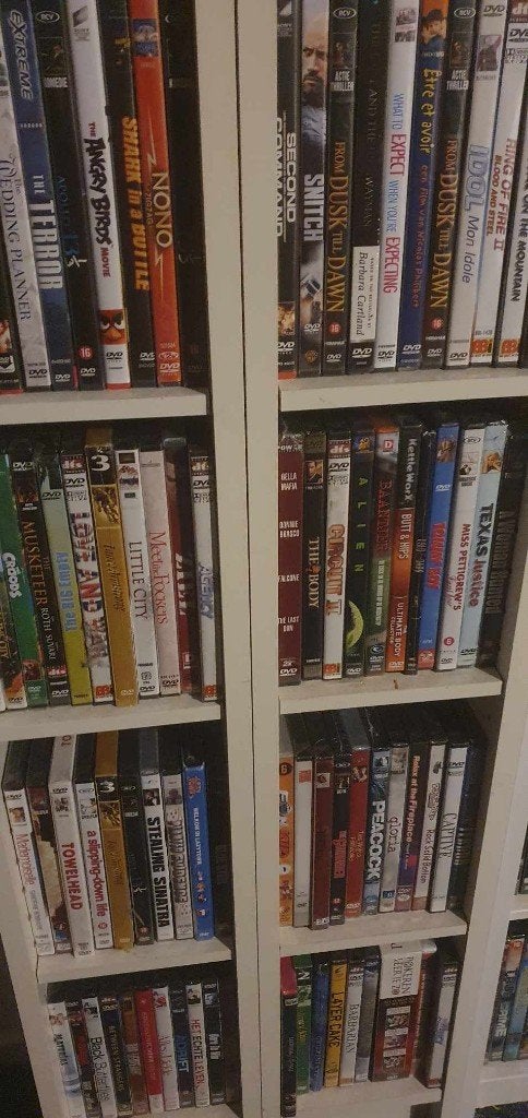 dvd kasten 4 stuks helemaal vol met films ruilen alleen, Vanaf 16 jaar, Ophalen, Zo goed als nieuw