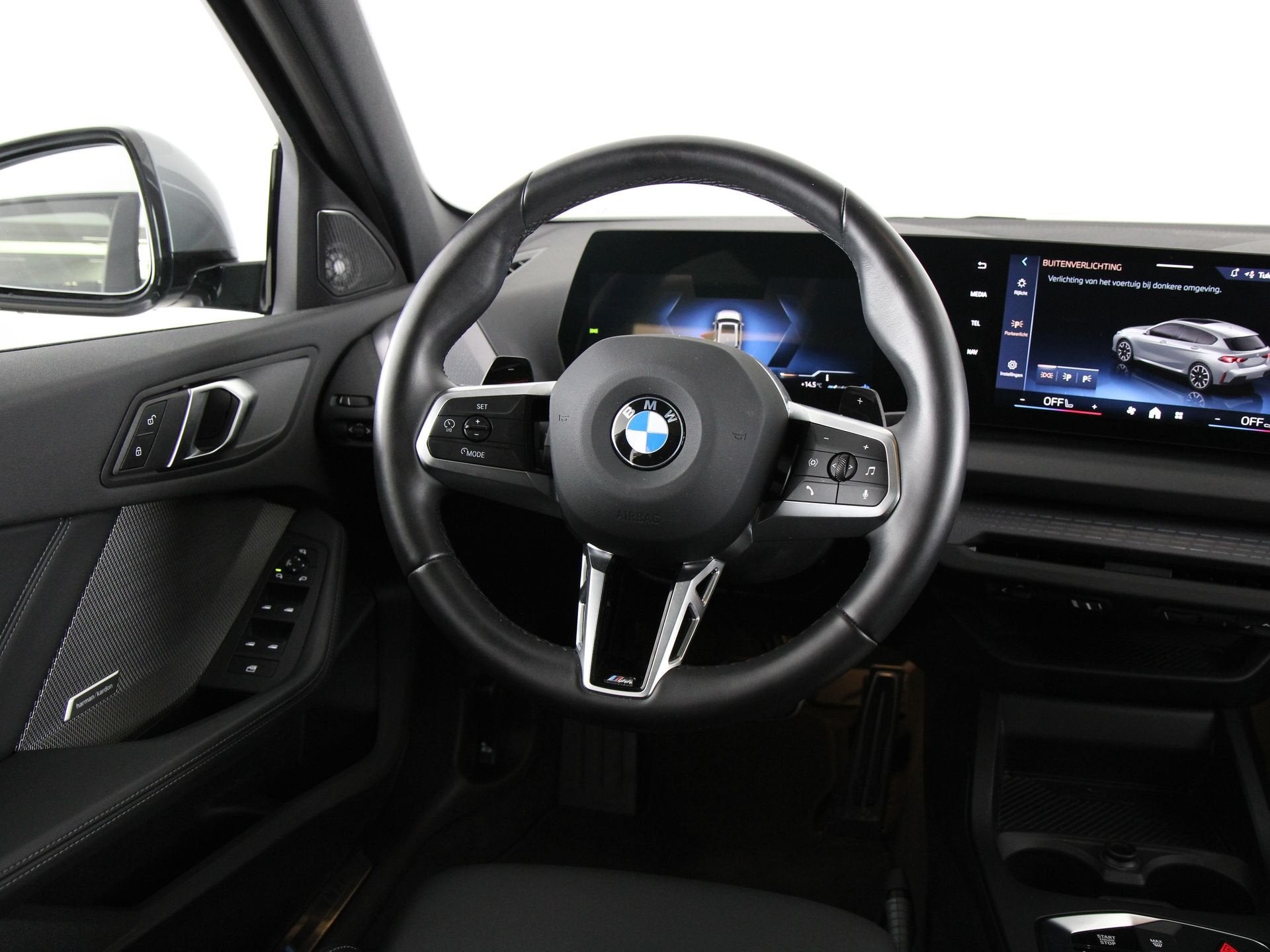 BMW 1 Serie 120 M-Sport | Trekhaak | Panoramadak (bj 2025), Dealer onderhouden, Gebruikt, 156 pk, Met garantie (alle)