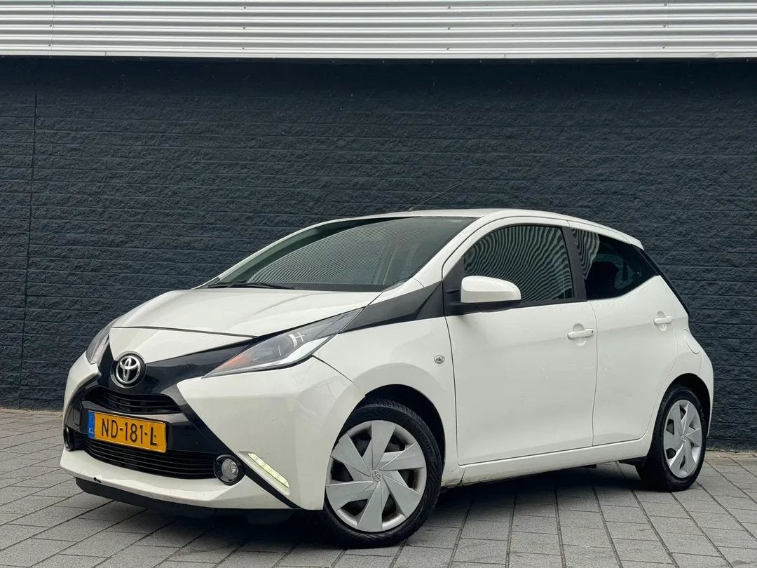 Toyota Aygo 1.0 x-play | Camera | Airco | Bluetooth, Auto's, Voorwielaandrijving, 4 stoelen, Wit, Origineel Nederlands
