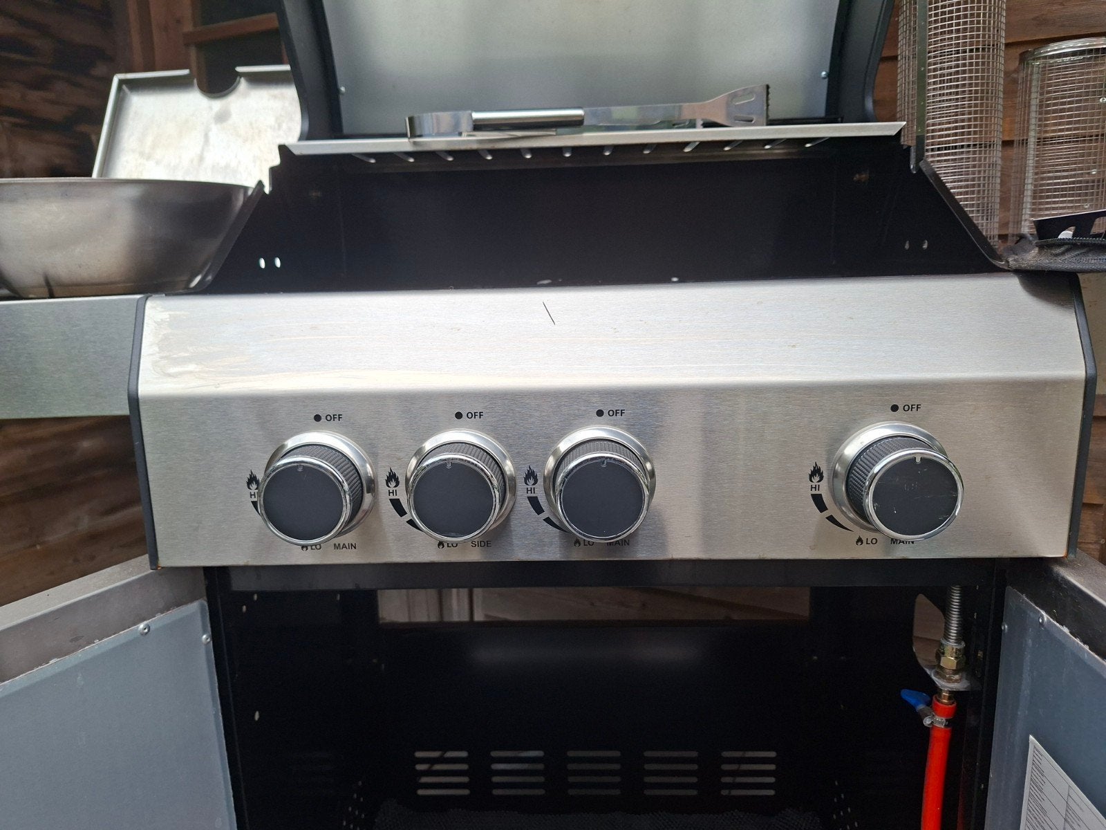 Foto 6 van BBQ Central Park & Friends gasbarbecue met wokbrander
