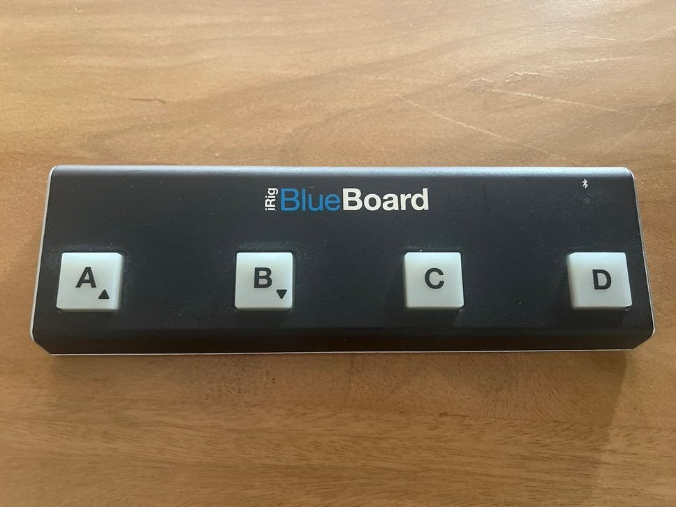 IK Multimedia iRig BlueBoard Bluetooth MIDI Voetcontroller, Ophalen of Verzenden, Zo goed als nieuw