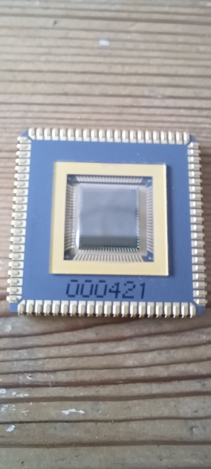 E-Prom chip jaren 80 verguld, Ophalen of Verzenden, Computers en Rekenmachines