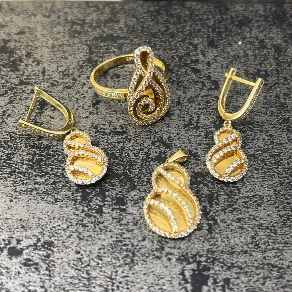 14 karaat gouden ring oorbellen hanger set nieuw, Ophalen of Verzenden, Zo goed als nieuw, Goud