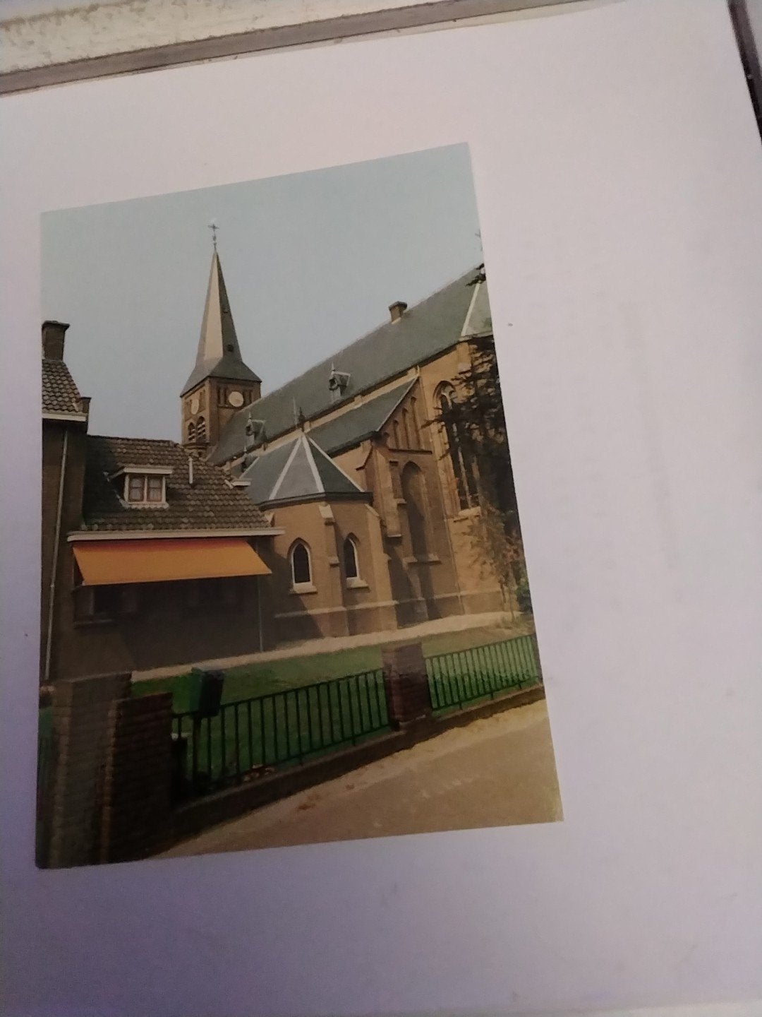 Ansichtkaart R.K. Kerk St. Nicolaas, met Pastorie te Lettele, Ophalen of Verzenden, 1980 tot heden, Ongelopen, Overijssel
