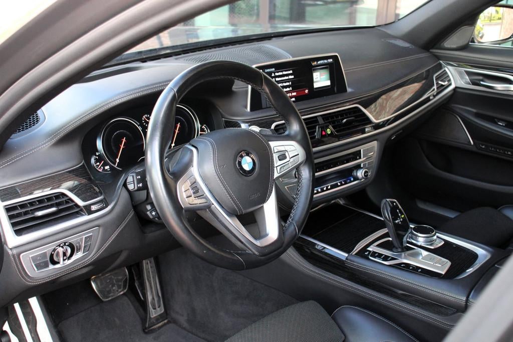 BMW 7-serie 750i High Executive | M-Sport, Softclose, Apple, Achterwielaandrijving, Gebruikt, 4395 cc, 1795 kg