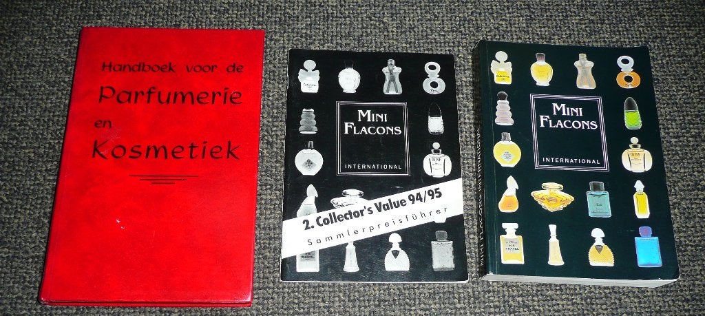 Handboek voor de PARFUMERIE & 2 x Mini Flacons., Ophalen of Verzenden, Zo goed als nieuw, Overige typen