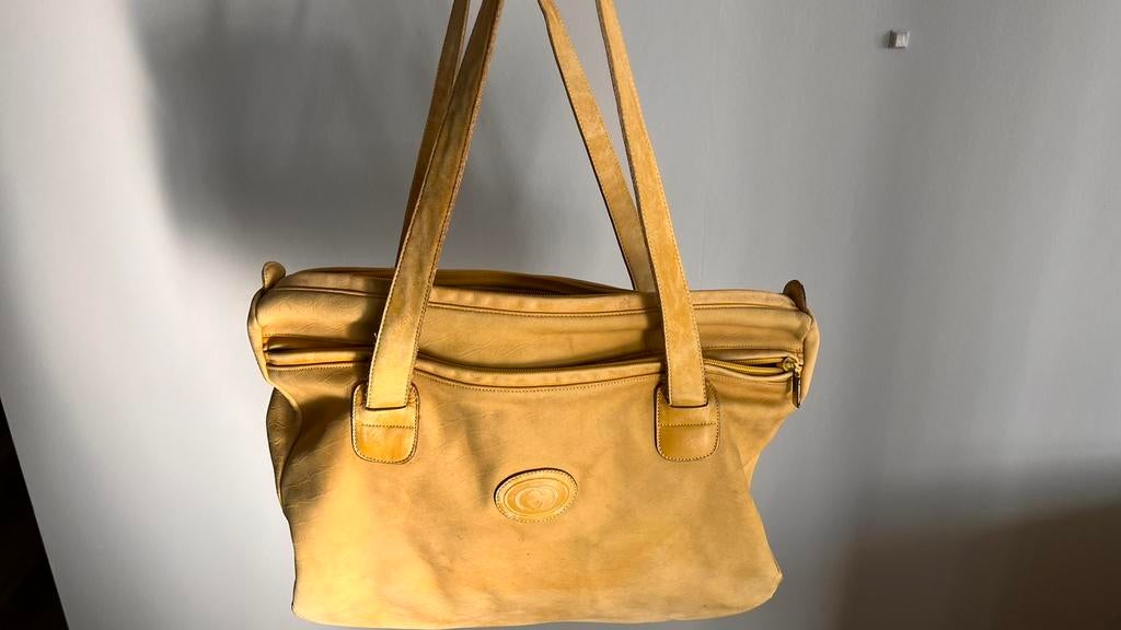 Mosterd kleur suède/leren Gucci tas, Sieraden, Tassen en Uiterlijk, Tassen | Damestassen, Zo goed als nieuw, Schoudertasje, Ophalen of Verzenden