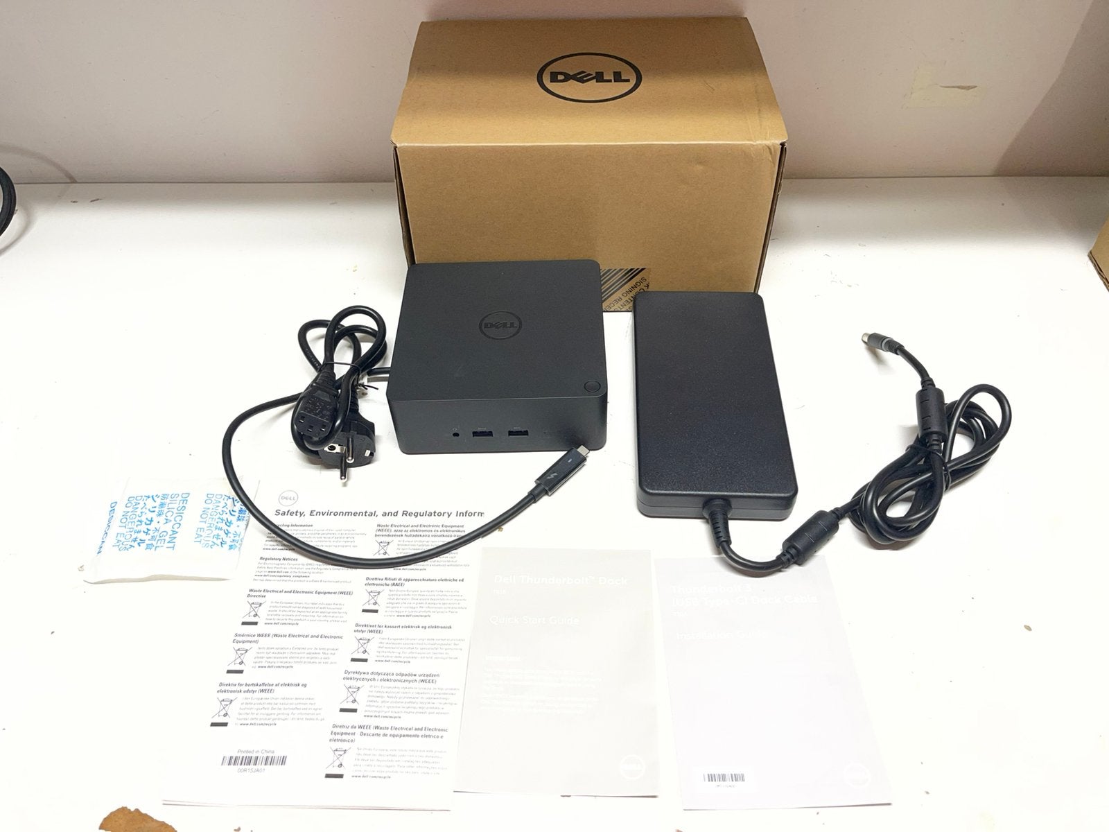 Nieuwe Dell TB16 Thunderbolt 3 Docking station 240W voeding, Computers en Software, Dockingstations, Ophalen of Verzenden, Nieuw