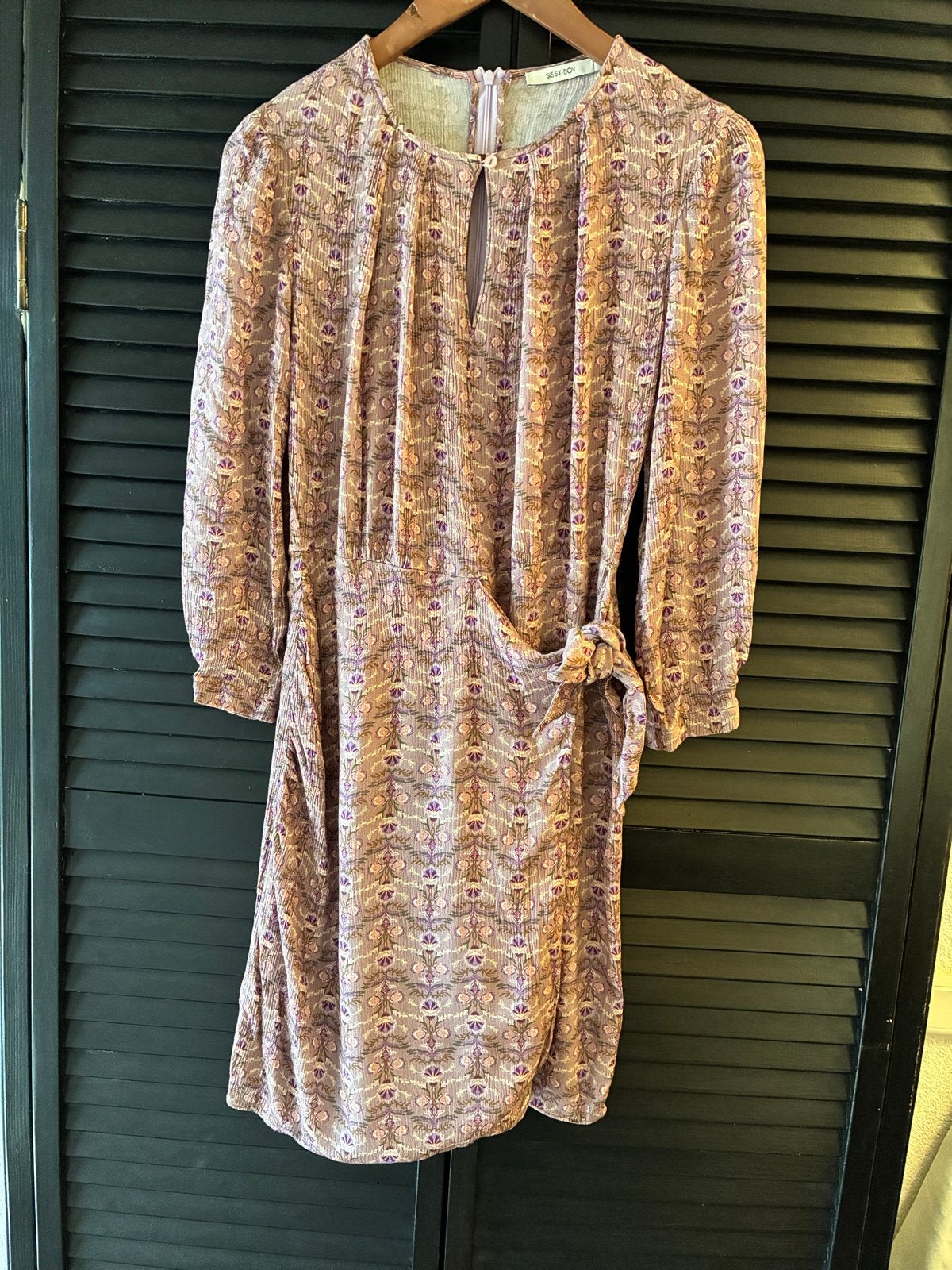 Mooi Sissy-Boy jurk met bloemenprint en strikdetail - Maat M, Maat 38/40 (M), Paars, Ophalen of Verzenden, Gedragen