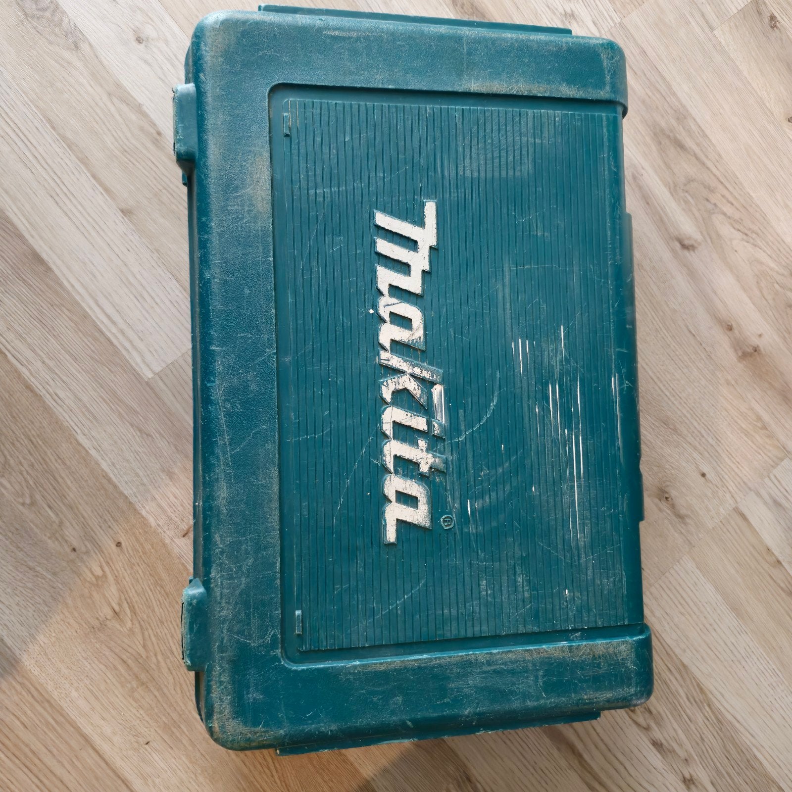 Makita 14.4V Accuboormachine met koffer en lader, Gebruikt, Variabele snelheid, Ophalen of Verzenden, Boor- en Schroefmachine