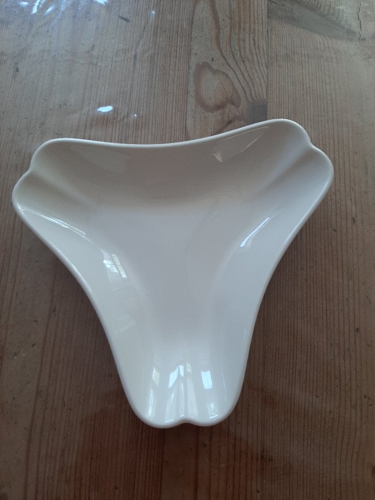 WEDGWOOD EDME - SNAC / BONBONSCHAALTJE - DRIEPUNTIG, Huis en Inrichting, Keuken | Servies, Nieuw, Ophalen of Verzenden, Schaal of Schalen