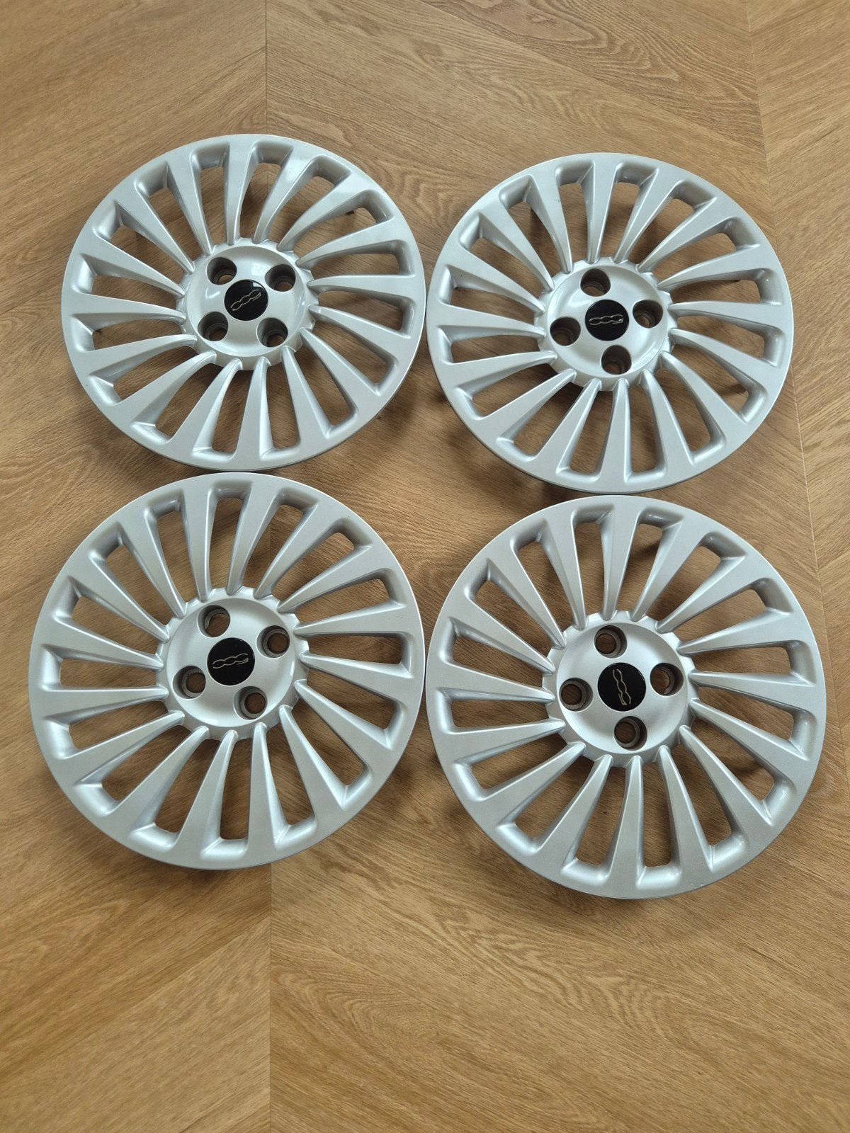 Fiat 500e wieldoppen 15 inch - Set van 4, Ophalen of Verzenden, Gebruikt