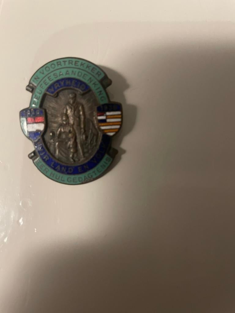 Hele oude speld met emaille alleen naaldje ontbreekt!, Verzamelen, Speldjes, Pins en Buttons, Ophalen of Verzenden, Gebruikt, Overige onderwerpen