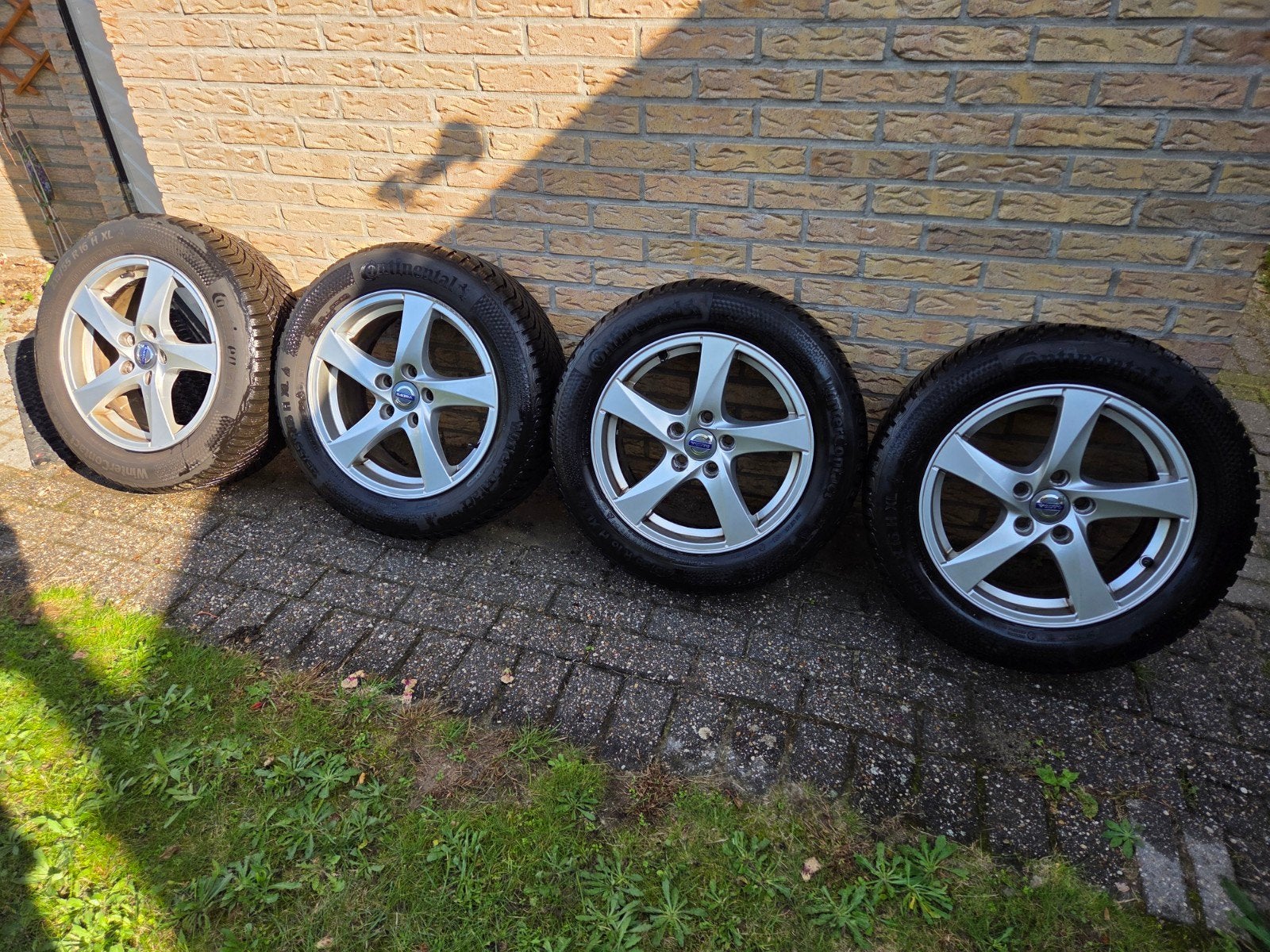 Volvo 16 inch velgen met Continental winterbanden 215/55 R16, Auto-onderdelen, Ophalen, 16 inch, Banden en Velgen, Winterbanden