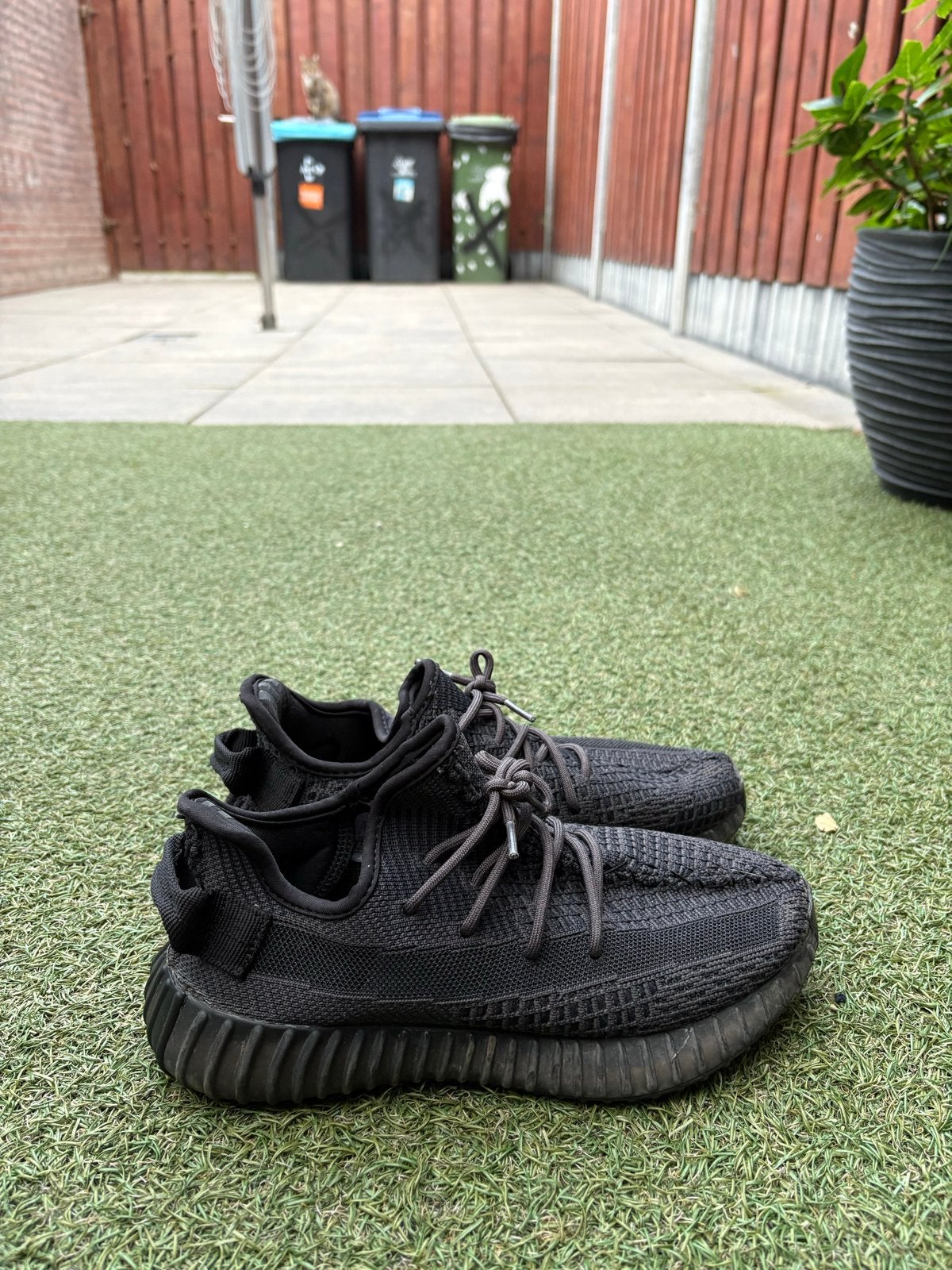 Adidas Yeezy Boost 350 V2 CMPCT Slate Carbon - Maat 38, Kleding | Heren, Ophalen of Verzenden, Gedragen, Zwart, Sneakers of Gympen