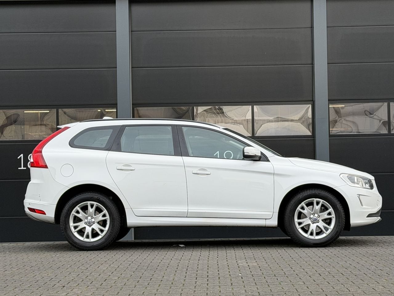 Volvo XC60 2.0 D3 Navi Clima AUTOMAAT (bj 2014), Auto's, Automaat, 136 pk, 1984 cc, Wit
