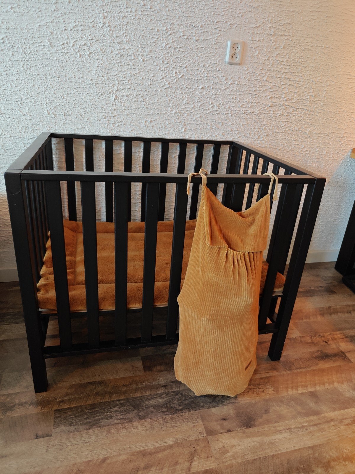 Zwarte houten box met opbergzak, Kinderen en Baby's, Ophalen, Gebruikt